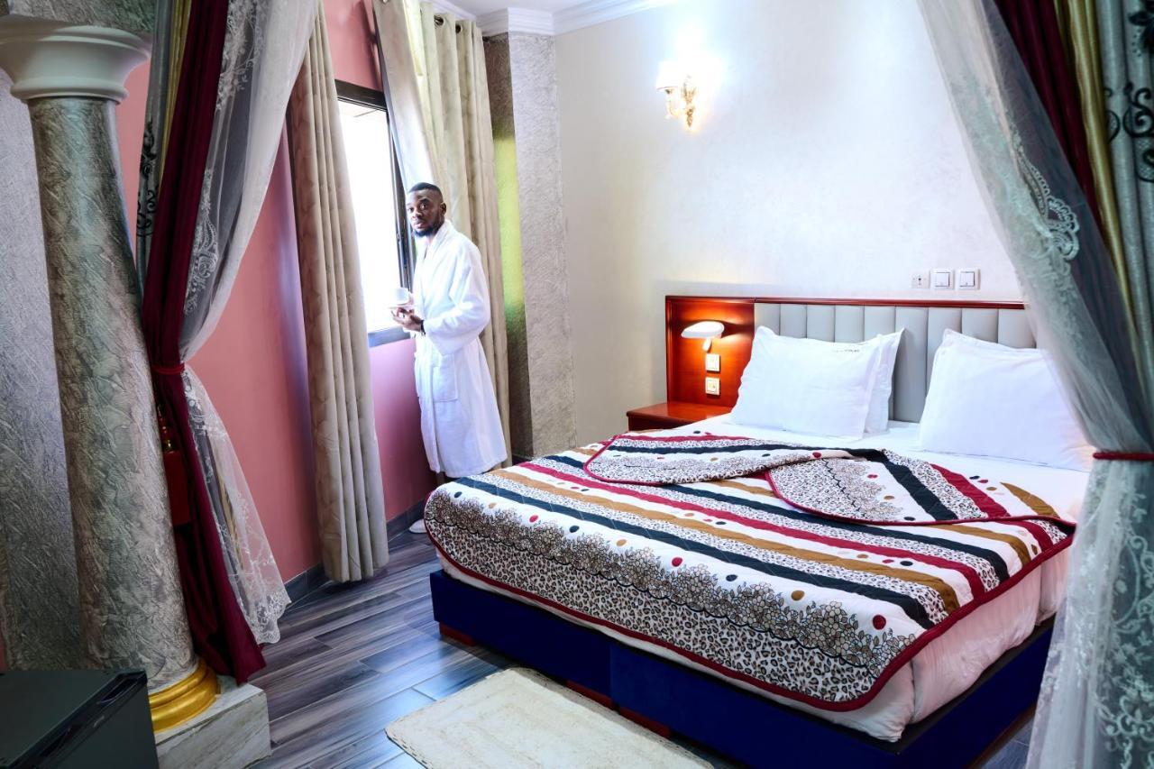 Hotel Sindz Palace Yaoundé Exterior photo