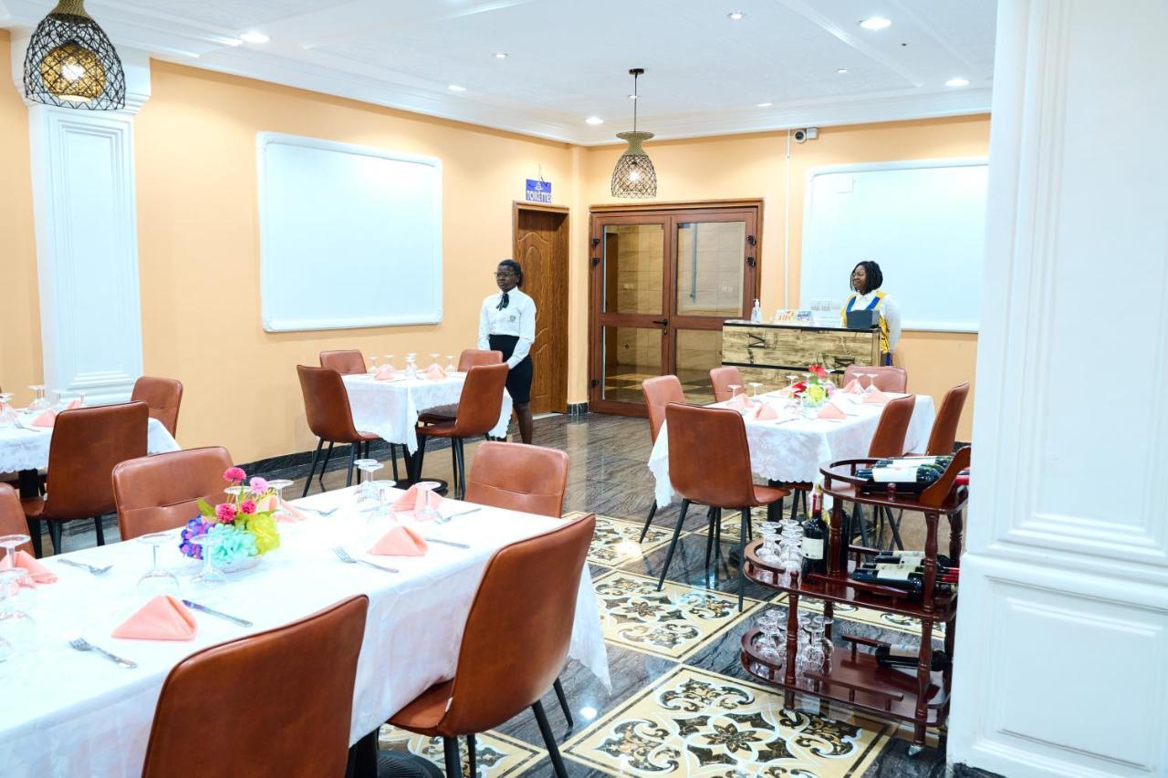 Hotel Sindz Palace Yaoundé Exterior photo